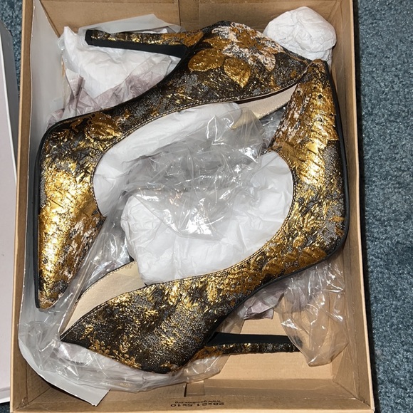 Jessica Simpson Metallic floral heels - Picture 3 of 3